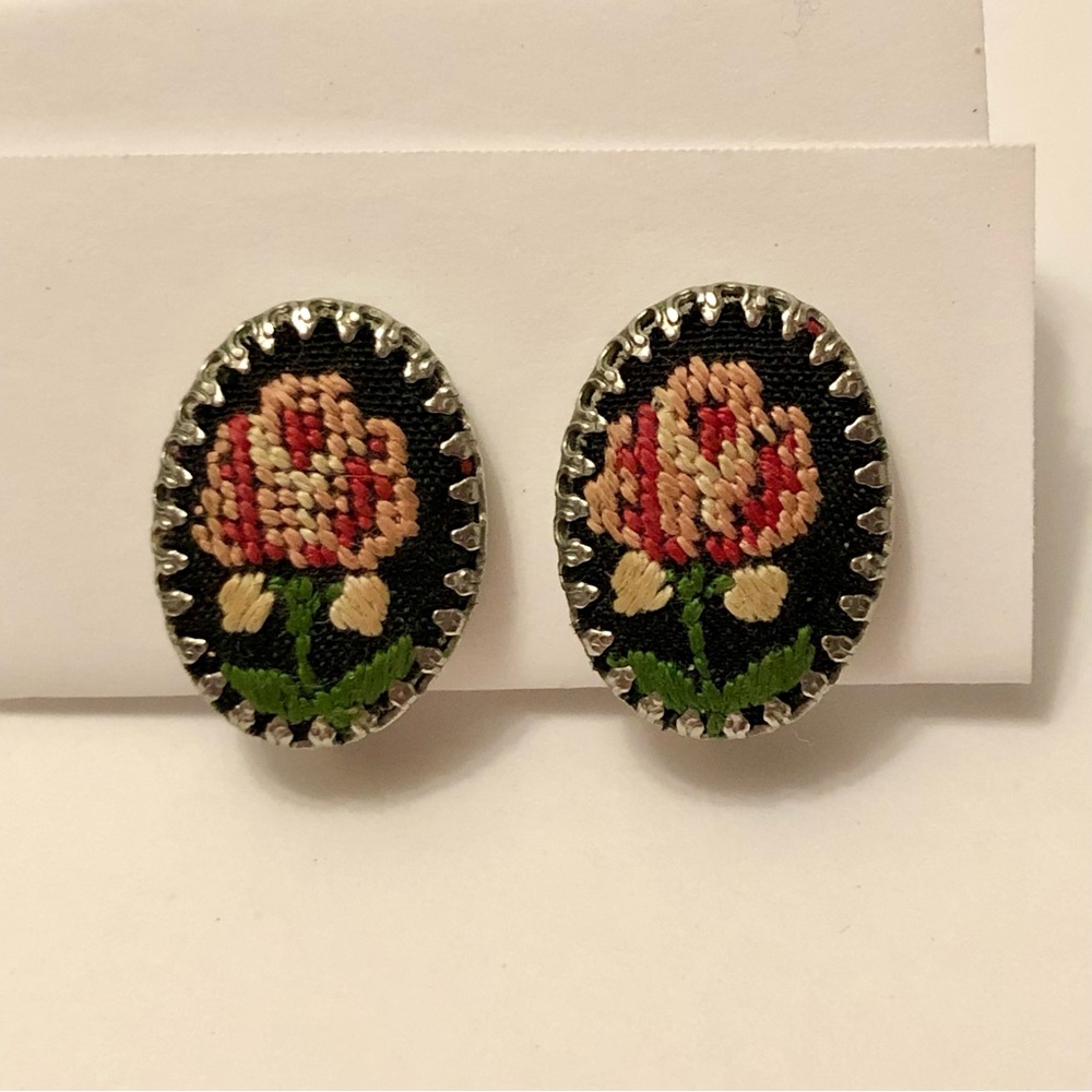 Vintage Floral Embroidered Oval Clip Earrings Rose Floral silvertone pink black
